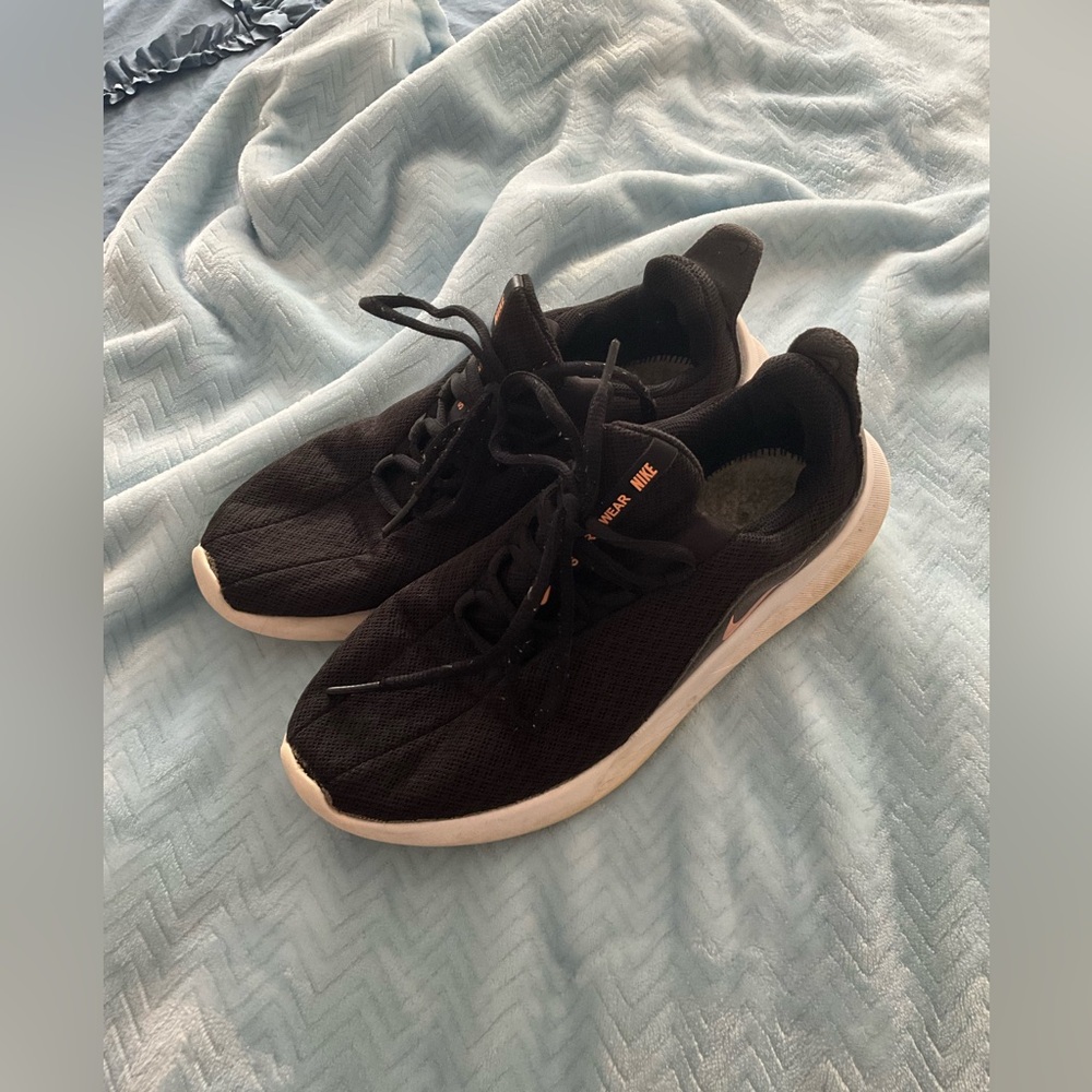 Women’s Nike Viale